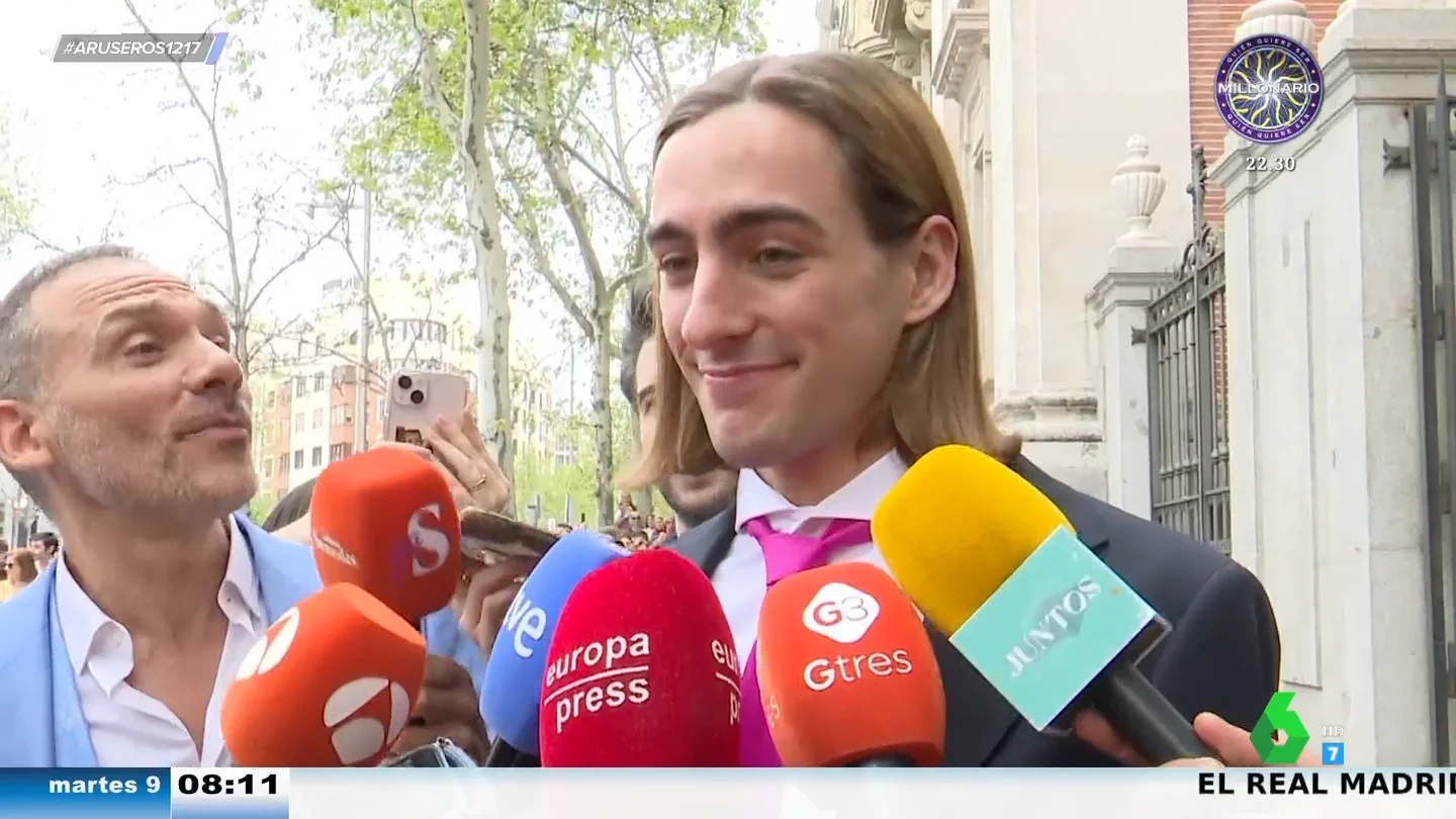 El vídeo de José Luis Martínez-Almeida y Teresa Urquijo en volandas sobre sus invitados al ritmo de Shakira El vídeo de José Luis Martínez-Almeida y Teresa Urquijo en volandas sobre sus invitados al ritmo de Shakira