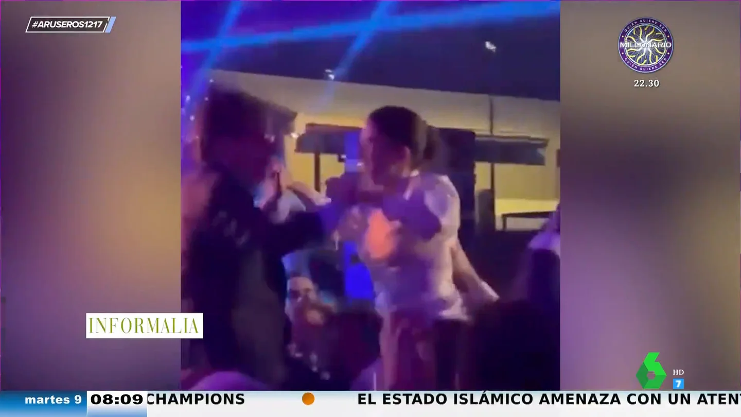 El vídeo de José Luis Martínez-Almeida y Teresa Urquijo en volandas sobre sus invitados al ritmo de Shakira El vídeo de José Luis Martínez-Almeida y Teresa Urquijo en volandas sobre sus invitados al ritmo de Shakira
