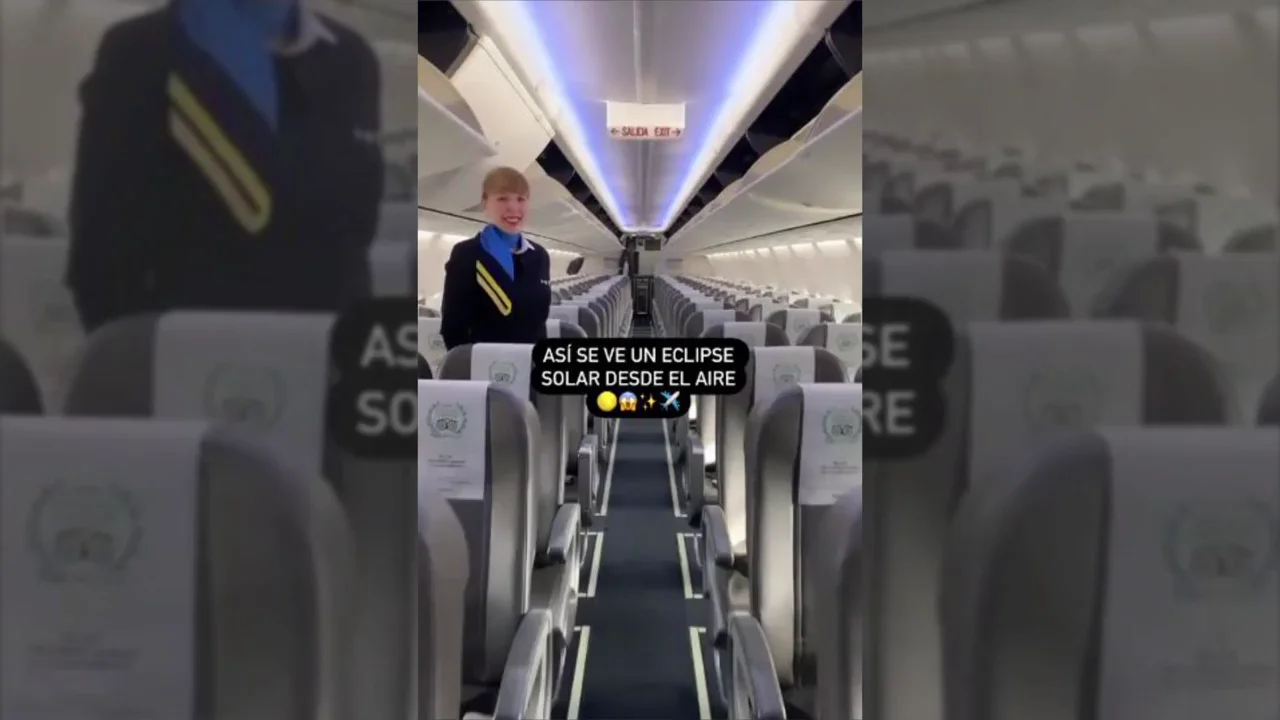 Una pasajera graba c&oacute;mo se ve un eclipse solar desde el avi&oacute;n: "El vuelo m&aacute;s espectacular de mi vida"