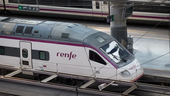 Trenes de Renfe con motivo de la segunda fase de la operación Salida por Semana Santa en la Estación de Atocha, a 27 de marzo de 2024, en Madrid (España). Trenes de Renfe con motivo de la segunda fase de la operación Salida por Semana Santa en la Estación de Atocha, a 27 de marzo de 2024, en Madrid (España).