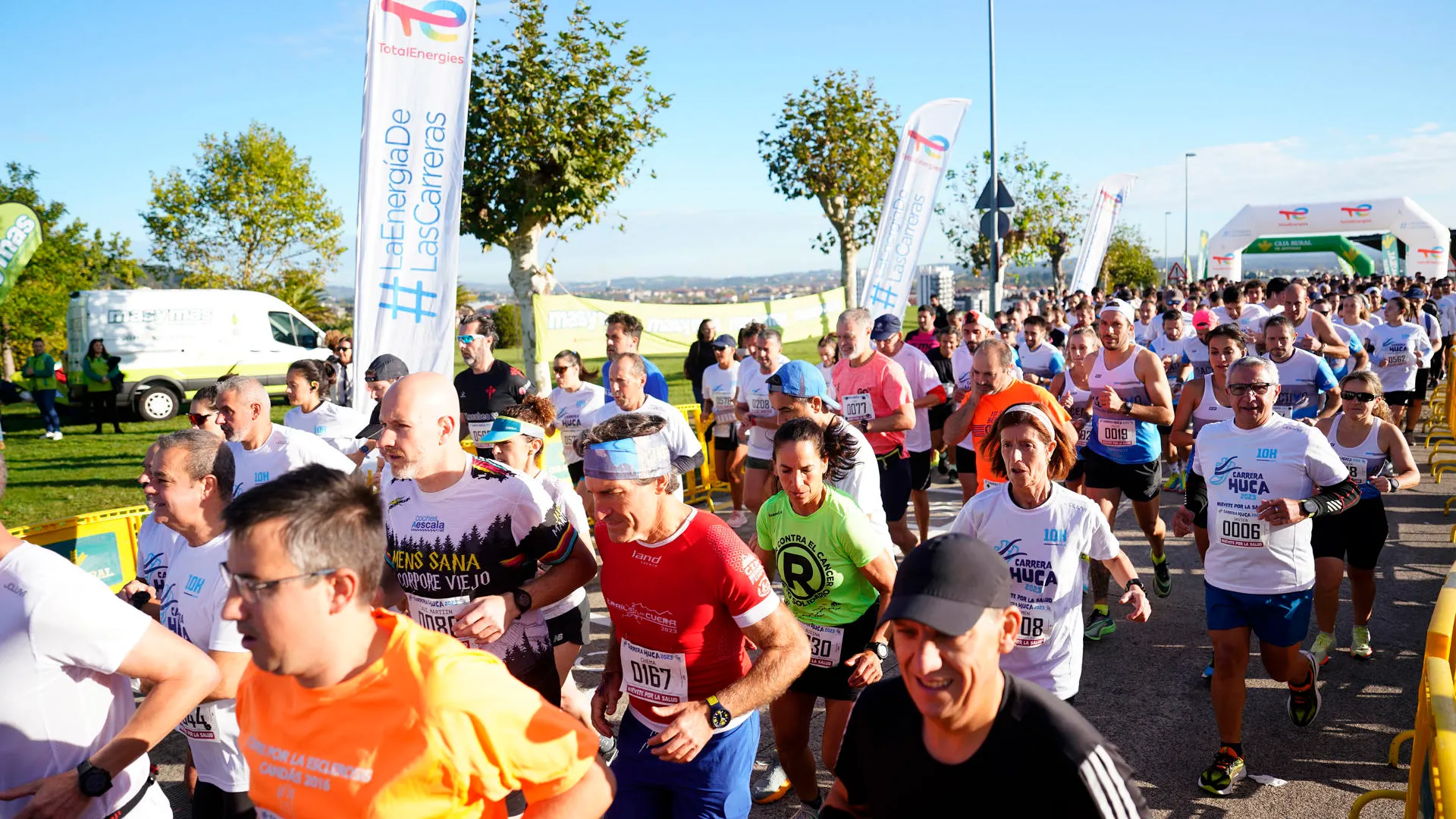 Imagen de archivo de gente corriendo.