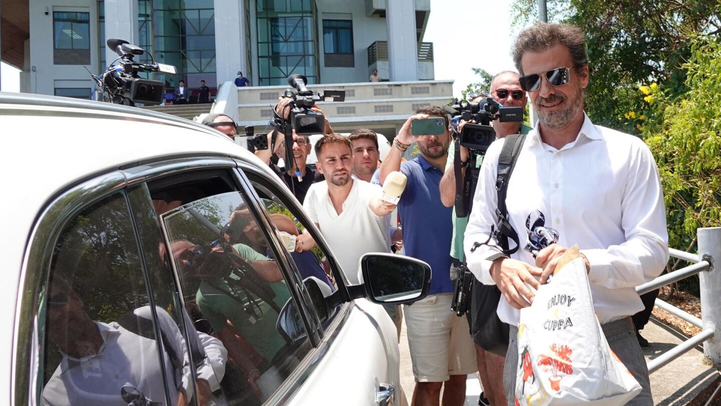 El actor Rodolfo Sancho, padre de Daniel Sancho, sale del juzgado tras la primera sesi&oacute;n del juicio