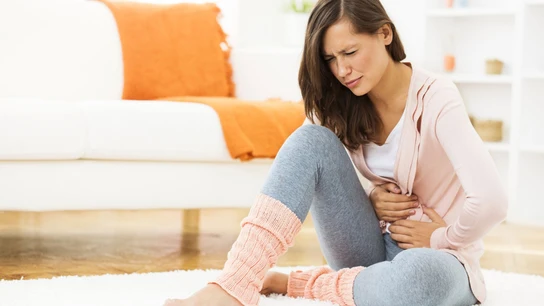 Una mujer con cisititis.  Una mujer con cisititis.