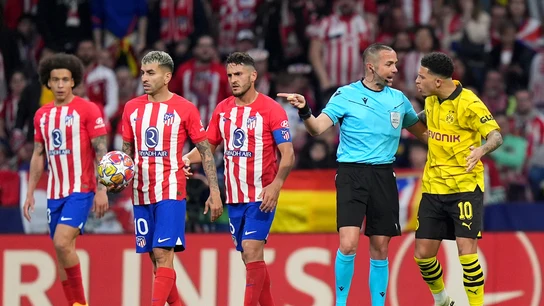 Sancho reclama una acción al árbitro Sancho reclama una acción al árbitro