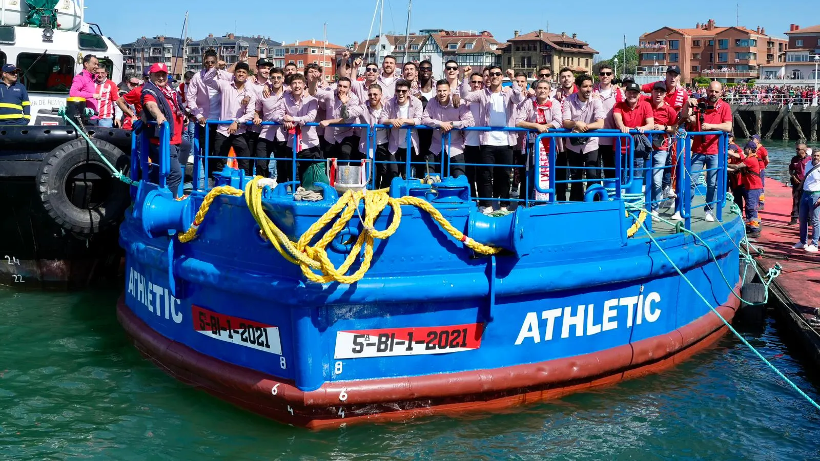 El Athletic Club de Bilbao celebra la Copa del Rey en la gabarra con una ciudad entregada 