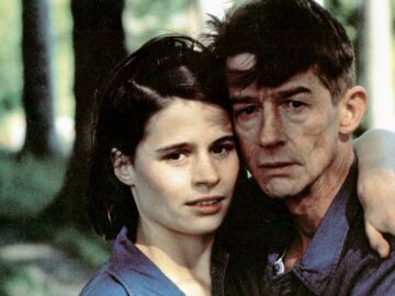 Julia (Suzanna Hamilton) y Winston Smith (John Hurt) en la adaptación de '1984' estrenada en 1984.