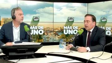 José Manuel Albares durante su entrevista con Carlos Alsina
