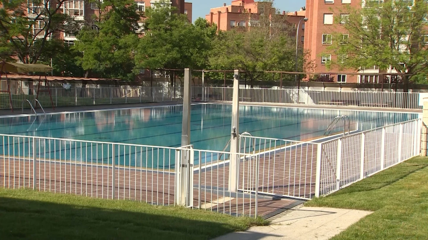 Piscina del Centro Deportivo Municipal de Peñuelas en Madrid Piscina del Centro Deportivo Municipal de Peñuelas en Madrid