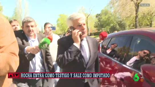 "Le han pillao con el carrito del helao": la reacción de Ferreras cuando a Pedro Rocha le sonado el móvil mientras... "Le han pillao con el carrito del helao": la reacción de Ferreras cuando a Pedro Rocha le sonado el móvil mientras...