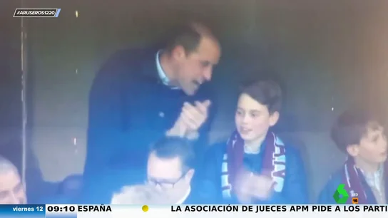 El príncipe Guillermo y su hijo Jorge asisten juntos a un partido de fútbol tras el anuncio de cáncer de Kate Middleton El príncipe Guillermo y su hijo Jorge asisten juntos a un partido de fútbol tras el anuncio de cáncer de Kate Middleton