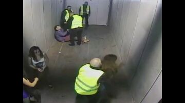 El lamentable vídeo de cómo la seguridad obliga a volver al Madrid Arena a los que huían de la multitud antes de la avalancha