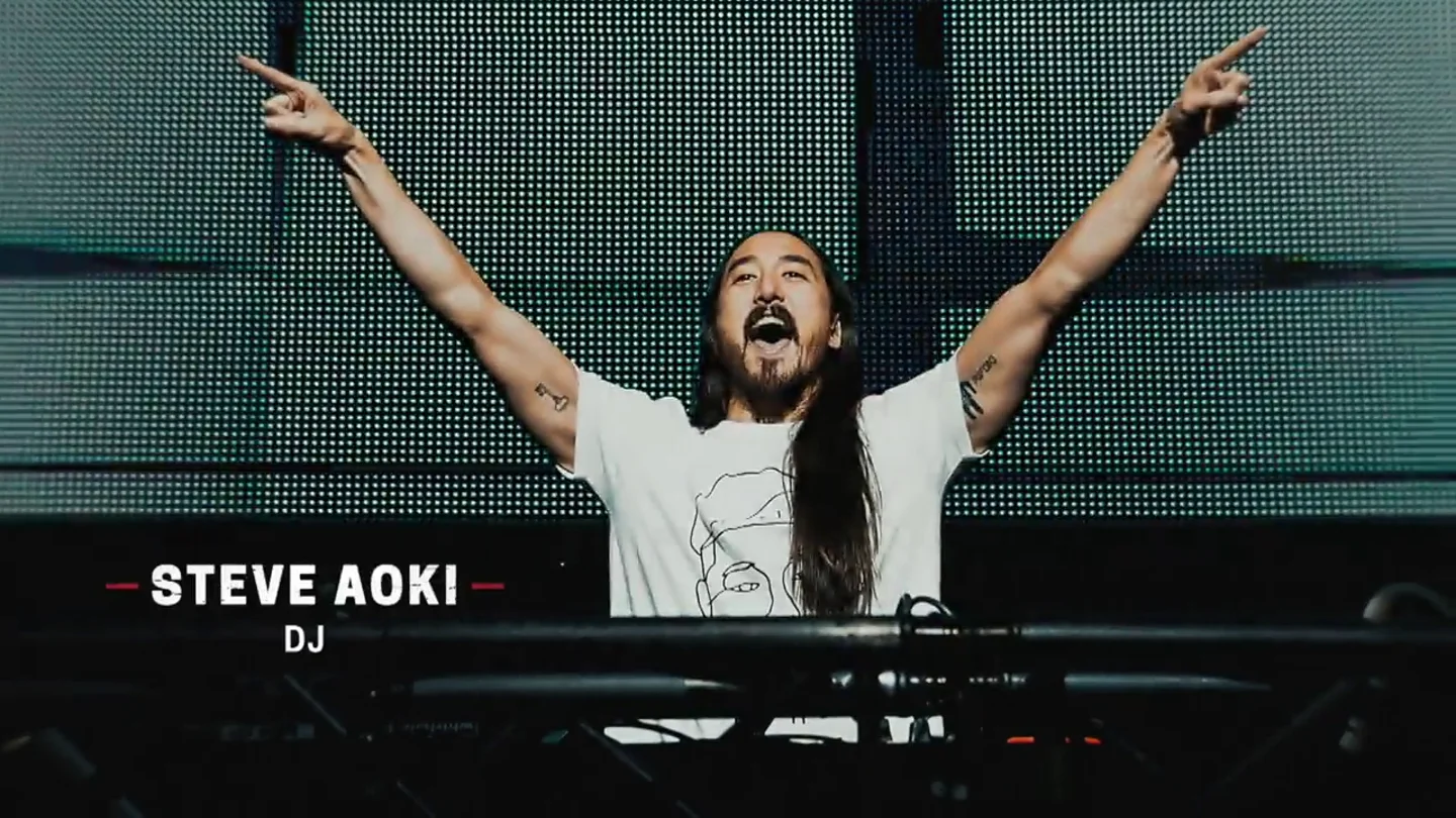 Quién es Steve Aoki, el DJ que pinchó la noche de la tragedia del Madrid Arena en la que murieron cinco chicas Quién es Steve Aoki, el DJ que pinchó la noche de la tragedia del Madrid Arena en la que murieron cinco chicas