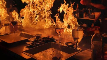 Fuego en la cocina de un restaurante