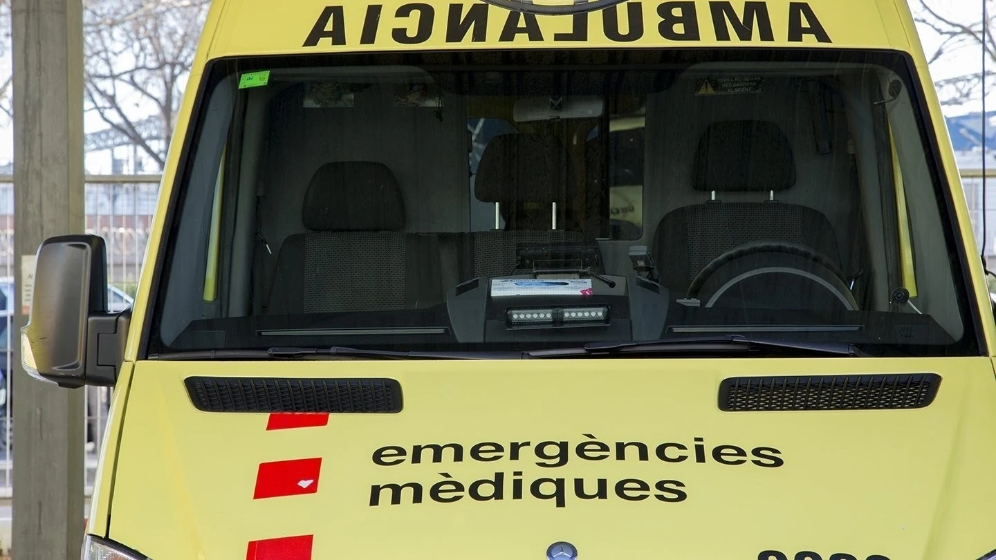 Imagen de archivo de una ambulancia en Cataluña Imagen de archivo de una ambulancia en Cataluña