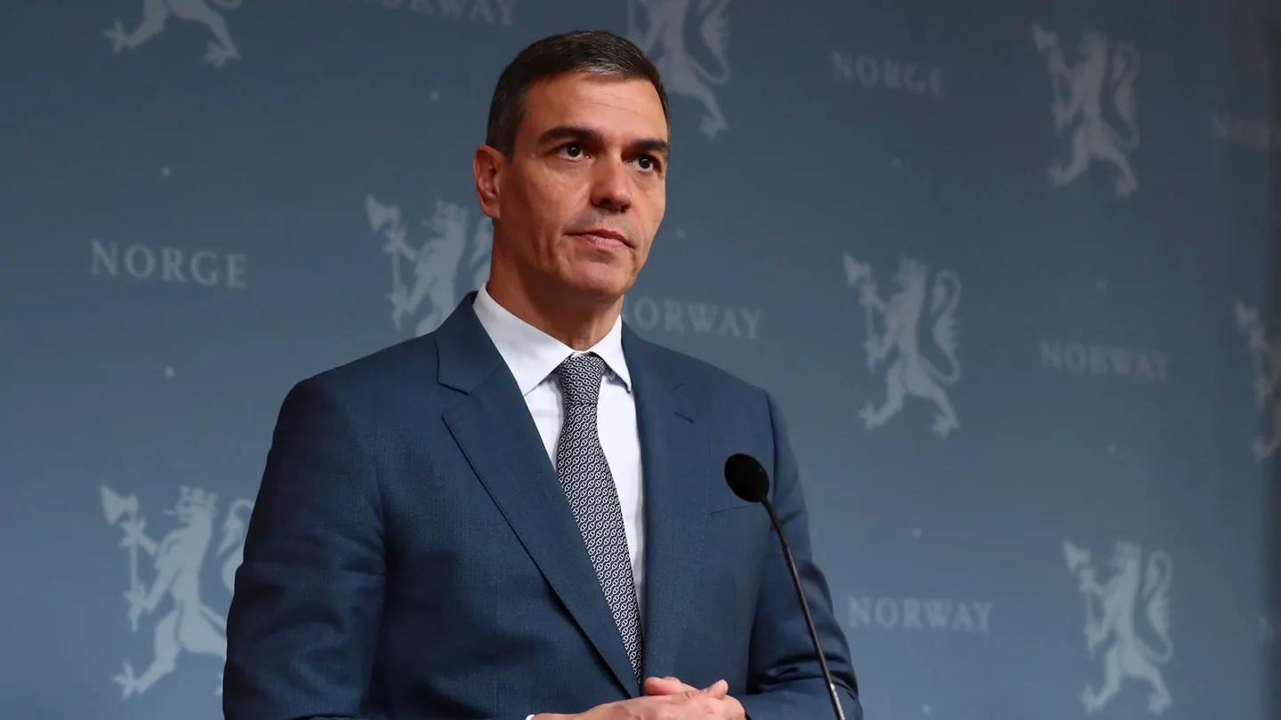 Pedro Sánchez, en una rueda de prensa después de su reunión con el primer ministro de Noruega, Jonas Gahr Store Pedro Sánchez, en una rueda de prensa después de su reunión con el primer ministro de Noruega, Jonas Gahr Store