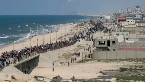 Palestinos desplazados que huyeron del norte de la franja de Gaza.