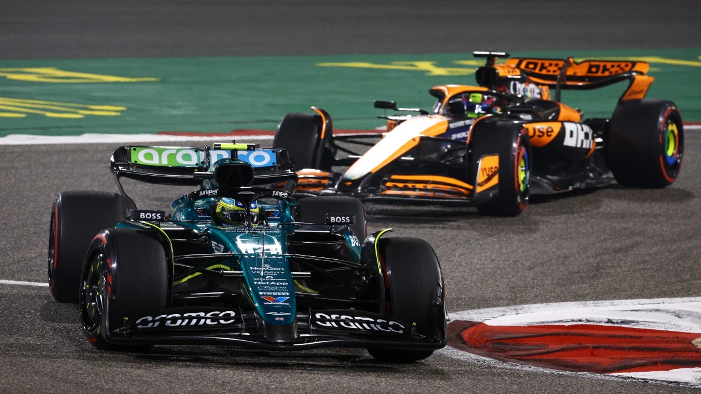 Fernando Alonso, por delante de Oscar Piastri Fernando Alonso, por delante de Oscar Piastri