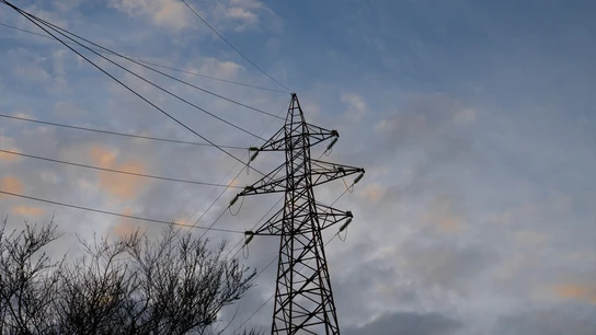 Tendido eléctrico, a 31 de diciembre de 2022, en Barcelona, Cataluña (España). Tendido eléctrico, a 31 de diciembre de 2022, en Barcelona, Cataluña (España).