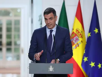 El presidente del Gobierno, Pedro Sánchez ofrece una rueda de prensa junto al primer ministro de la República de Portugal, Luís Montenegro, tras su encuentro este lunes en el Palacio de la Moncloa. 
