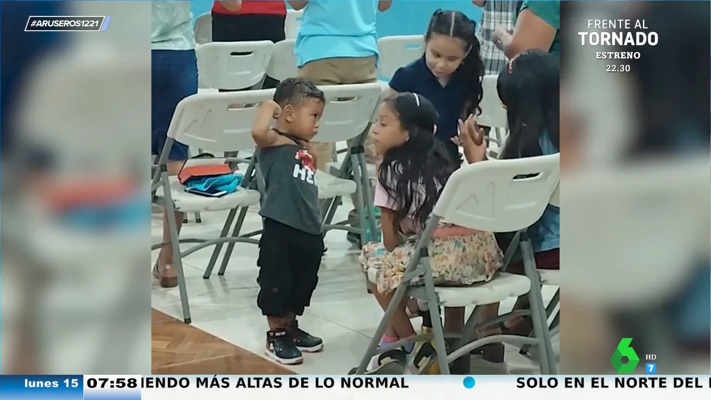 Niño músculos Niño músculos