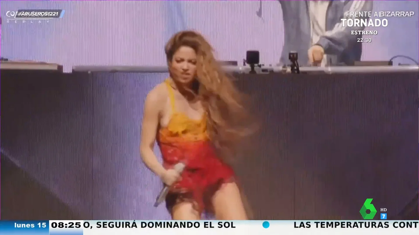 Shakira anuncia una gira mundial en su actuación sorpresa en el Festival de Coachella: "¡Empezamos en noviembre!" Shakira anuncia una gira mundial en su actuación sorpresa en el Festival de Coachella: "¡Empezamos en noviembre!"
