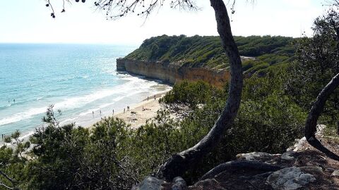 Cala Fonda, popularmente conocida como Waikiki (Tarragona)
