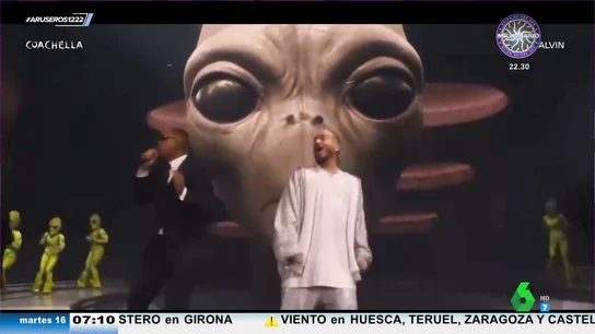 Will Smith dio la sorpresa en Coachella al cantar 'Men in Black' junto al rapero J.Balvin Will Smith dio la sorpresa en Coachella al cantar 'Men in Black' junto al rapero J.Balvin