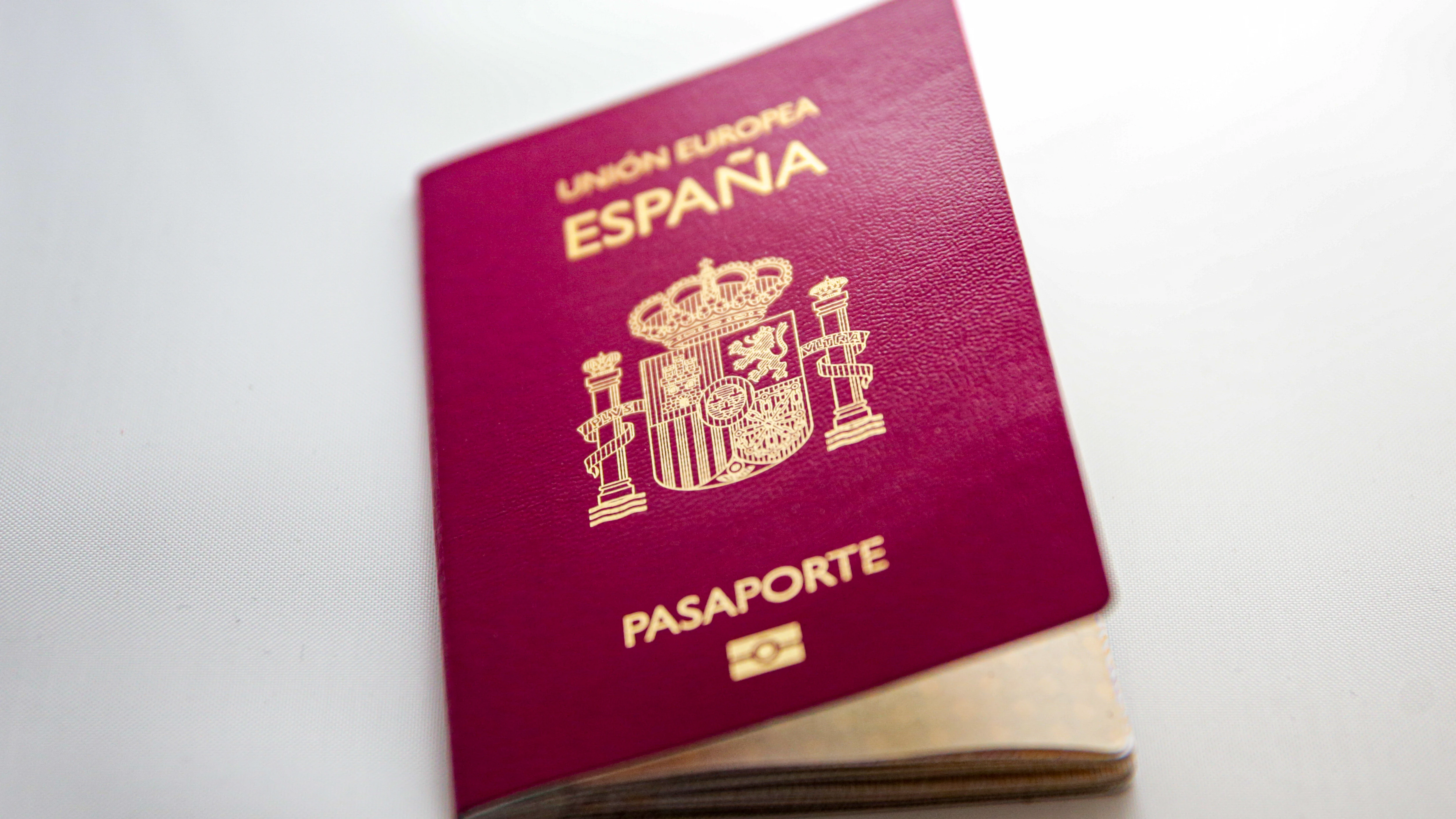 Pasaporte en una foto de archivo. 