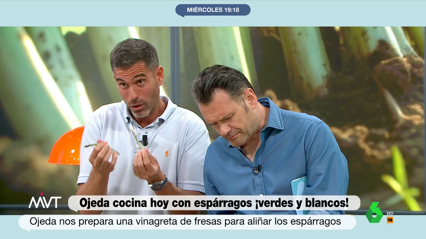 Pablo Ojeda desvela qué hay detrás del olor en la orina al comer espárragos Pablo Ojeda habla en su sección de hoy sobre el espárrago, un producto muy sano que, sin embargo, siempre lleva tras de sí un característico olor en la orina. En este vídeo explica por qué se produce y asegura que "ha pasado toda la vida de Dios".