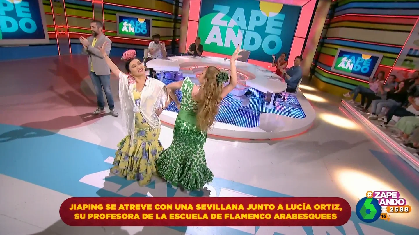 Cristina Pedroche, emocionada al ver a Jiaping bailar sevillanas: "Estoy llorando, me ha encantado" Cristina Pedroche, emocionada al ver a Jiaping bailar sevillanas: "Estoy llorando, me ha encantado"