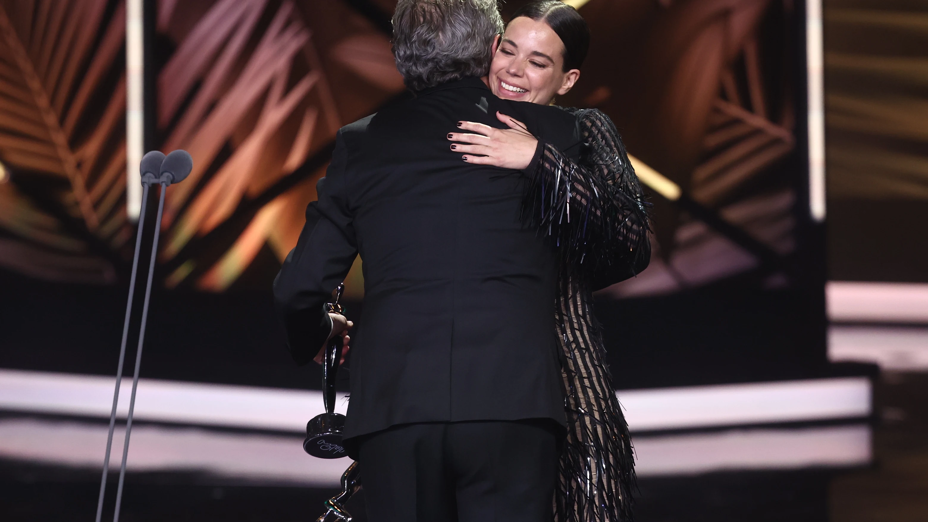 Los actores Ricardo Darín y Laia Costa reciben el Premio Platino a Mejor Interpretación Masculina y Femenina durante la celebración de la gala de la 10ª edición de los Premios Platino del cine Iberoamericano.
