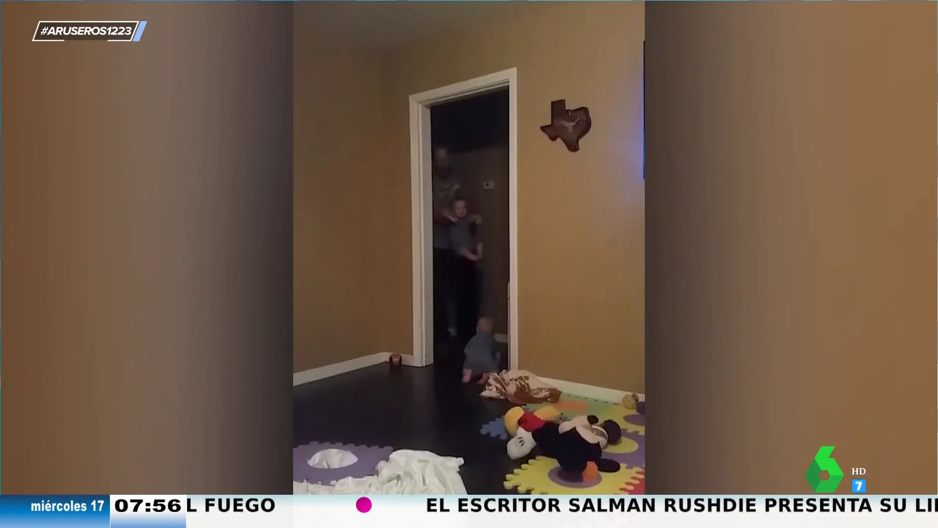 La reacción de Alfonso Arús al vídeo del padre que no consigue meter a sus gemelos en la habitación: "Gemelos 1 Papá 0"