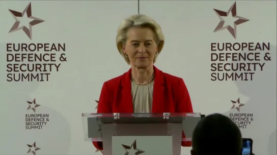 Interrumpen a Von der Leen y le acusan de tener "sangre de niños palestinos" en sus manos Interrumpen a Von der Leen y le acusan de tener "sangre de niños palestinos" en sus manos