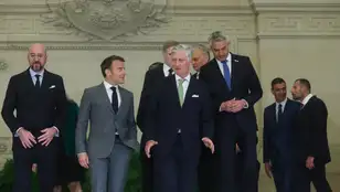Los líderes europeos llegan para posar para la foto de familia durante una reunión del Consejo Europeo en Bruselas.
