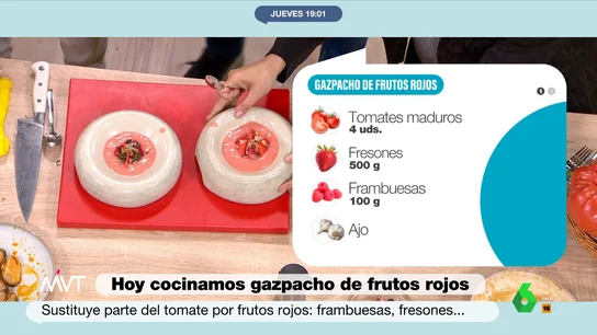 La 'receta 3x1' de Carlos Maldonado: del gazpacho asado al tradicional, pasando por el de fresas Carlos Maldonado visita el plató de Más Vale Tarde para preparar tres tipos diferentes de gazpacho. Desde el "raro" gazpacho asado, pasando por uno de fresas que entusiasma a Iñaki López y Cristina Pardo y terminando con el de toda la vida.