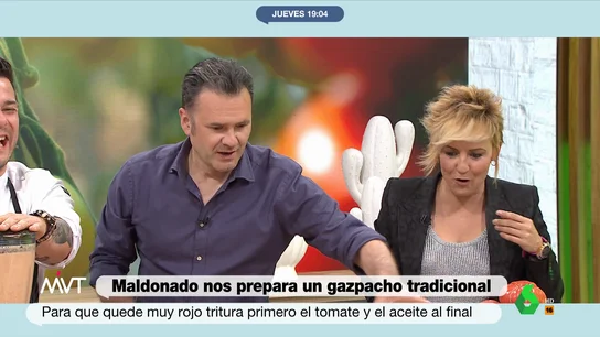 Iñaki López y Cristina Pardo alucinan con el gazpacho de Carlos Maldonado "La gente que no tiene esta sección en sus programas, ¿cómo hace?", se pregunta Cristina Pardo en este vídeo de Más Vale Tarde donde, junto a Iñaki López, degustan con entusiasmo el gazpacho de fresas de Carlos Maldonado.