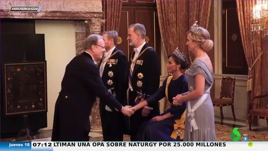 ¿Por qué la reina Letizia hizo el besamanos sentada? El problema de salud que la impidió estar de pie junto al rey Felipe ¿Por qué la reina Letizia hizo el besamanos sentada? El problema de salud que la impidió estar de pie junto al rey Felipe