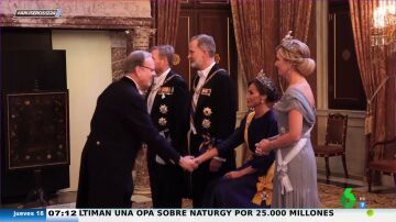 ¿Por qué la reina Letizia hizo el besamanos sentada? El problema de salud que la impidió estar de pie junto al rey Felipe