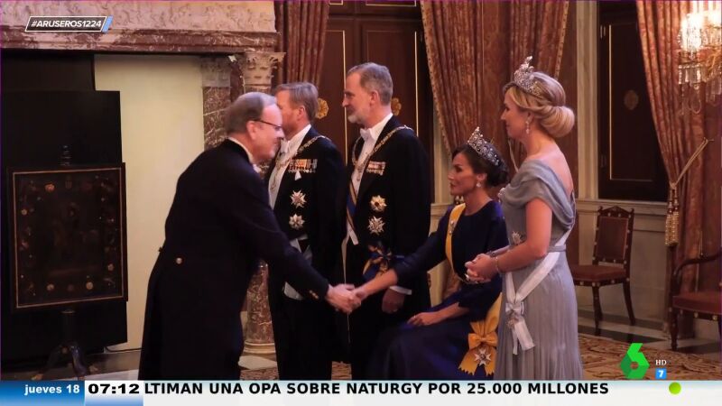 ¿Por qué la reina Letizia hizo el besamanos sentada? El problema de salud que la impidió estar de pie junto al rey Felipe
