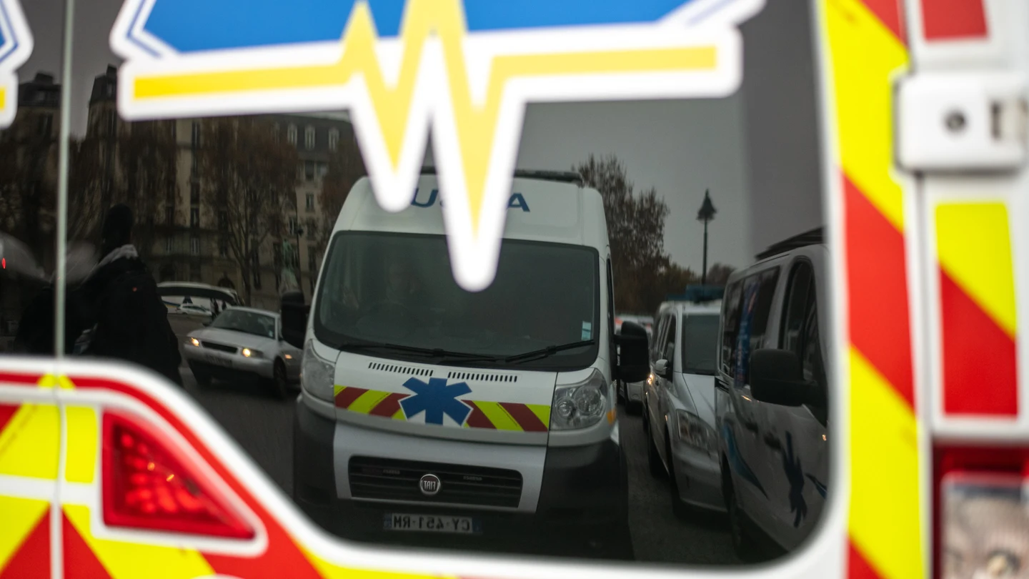 Una ambulancia durante una protesta (archivo) Una ambulancia durante una protesta (archivo)