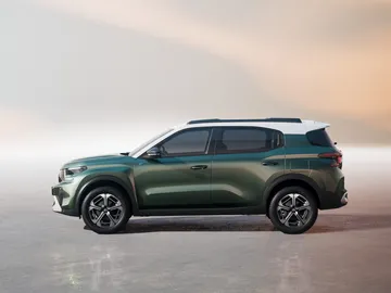 La peor pesadilla de Dacia ya es una realidad, un SUV con etiqueta ECO que promete ser el 7 plazas más barato del mercado La peor pesadilla de Dacia ya es una realidad, un SUV con etiqueta ECO que promete ser el 7 plazas más barato del mercado
