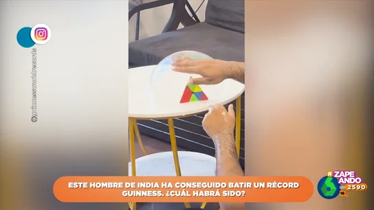 Un hombre logra batir un curioso récord Guinness: resolver un rompecabezas dentro de una pompa de jabón en 32 segundos Un hombre logra batir un curioso récord Guinness: resolver un rompecabezas dentro de una pompa de jabón en 32 segundos