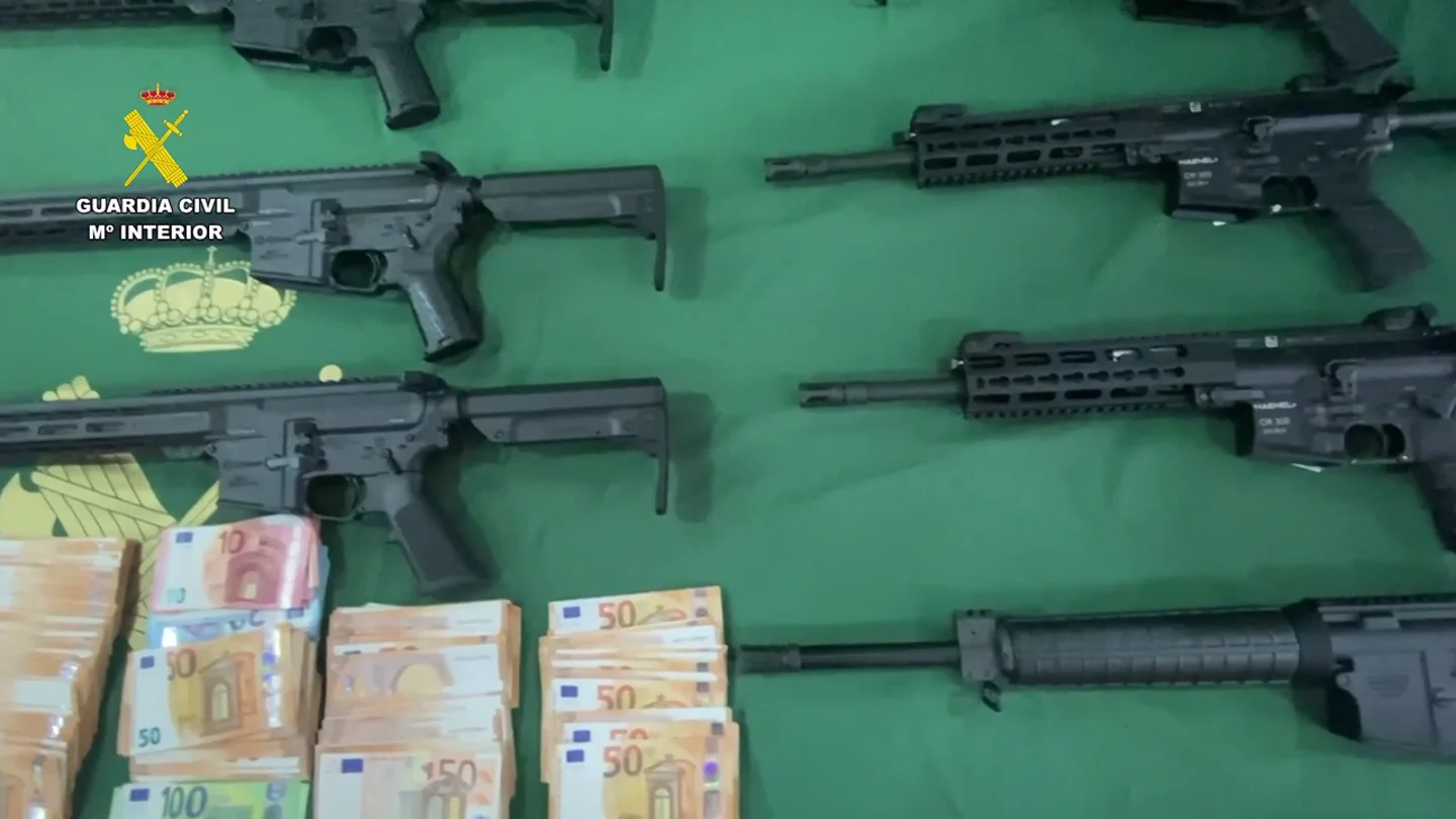 Desarticulan en Málaga y Granada un entramado que vendía armas a narcotraficantes: hay 16 detenidos Desarticulan en Málaga y Granada un entramado que vendía armas a narcotraficantes: hay 16 detenidos