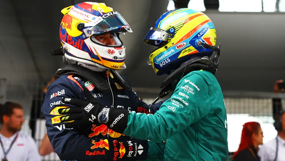 Alonso y Verstappen se felicitan mutuamente 