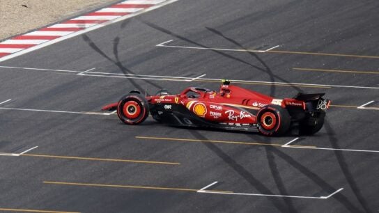 Carlos Sainz, cruzado en la pista de Shanghai
