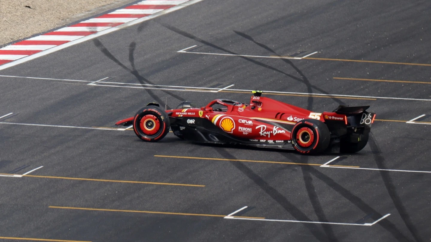 Carlos Sainz, cruzado en la pista de Shanghai Carlos Sainz, cruzado en la pista de Shanghai