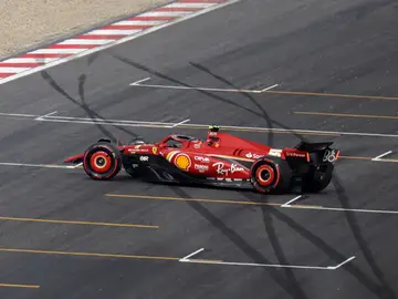 Carlos Sainz, cruzado en la pista de Shanghai
