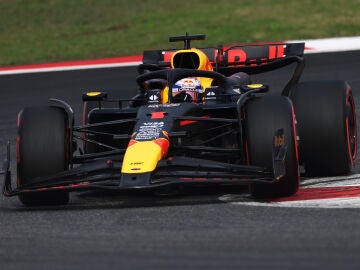Pole para Max Verstappen y exhibición de Fernando Alonso