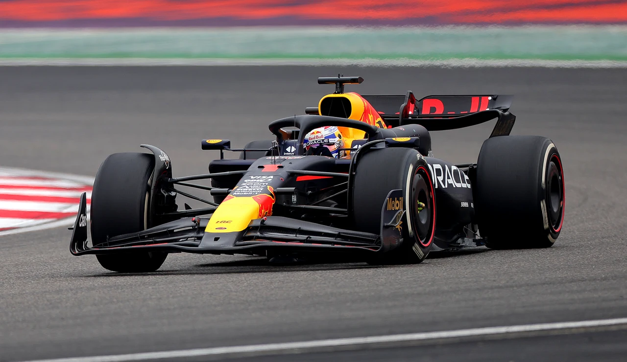 Max Verstappen vence en un GP de China con espectáculo de Fernando Alonso 