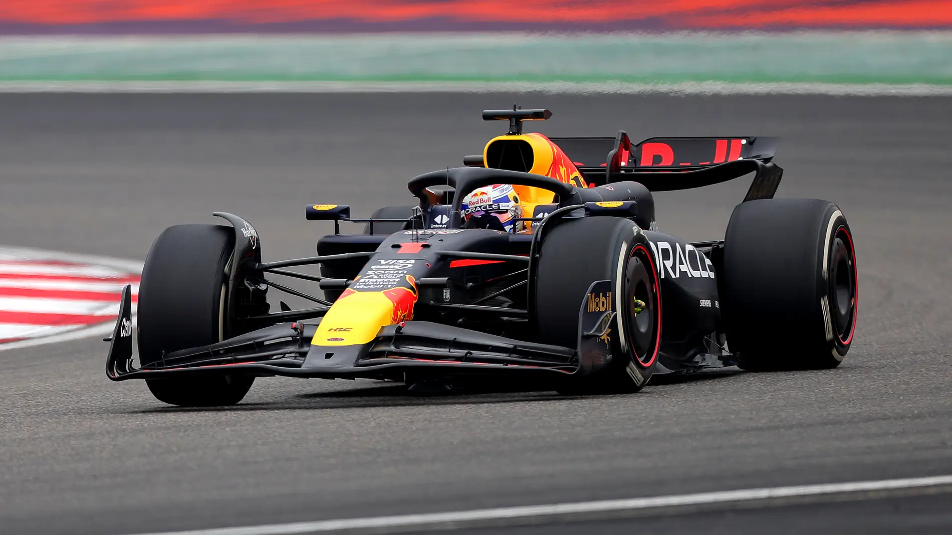 Max Verstappen vence en un GP de China con espectáculo de Fernando Alonso 